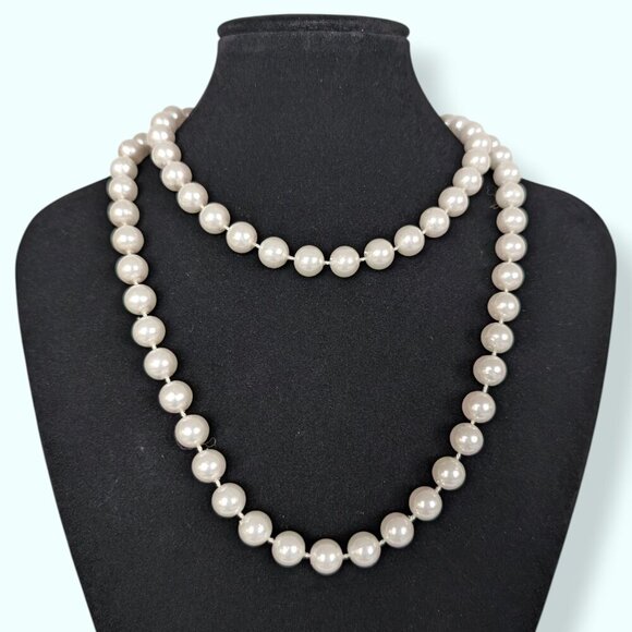 (2/$20) White Faux Pearl Infinity Necklace - Picture 1 of 4